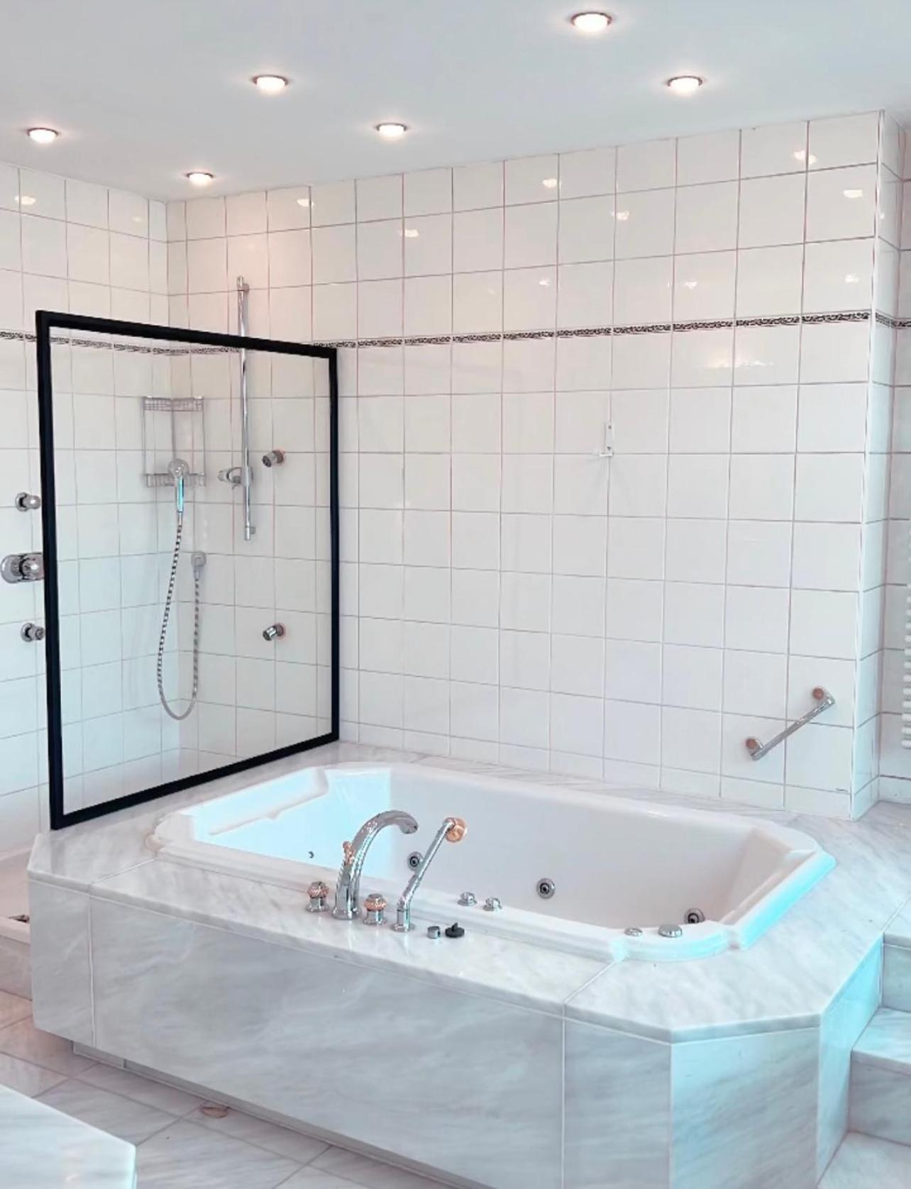 Le Faubourg Suites Amberes Exterior foto